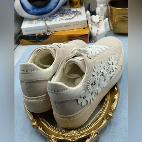 🆕 KURT GEIGER LONDON 🧿NWOB Laney Flower Embellished Sneakers, Bone, Sz 40 US 9 - Picture 11 of 16